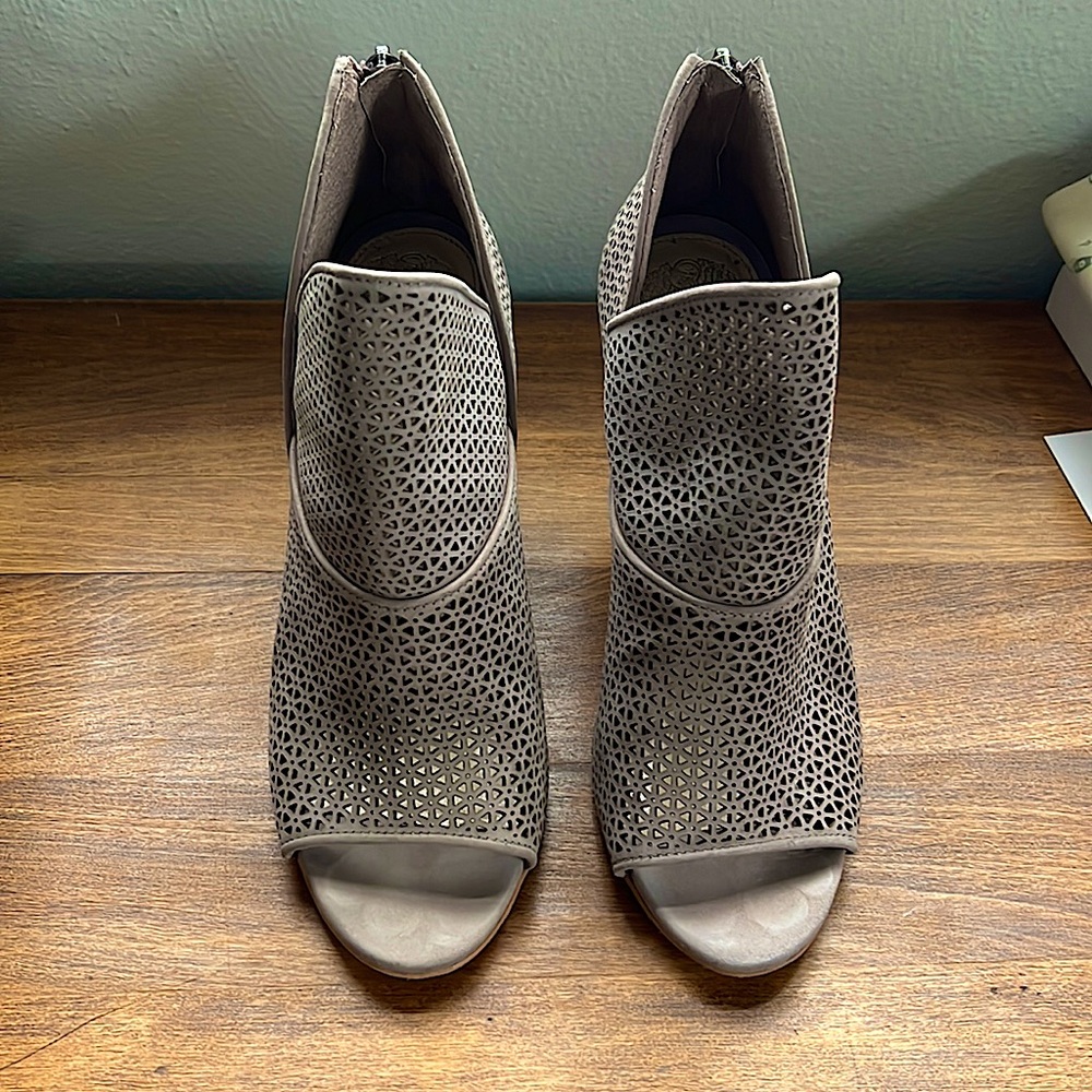 Vince Camuto high heels. Light purple color. Size 8.5. Gently used.